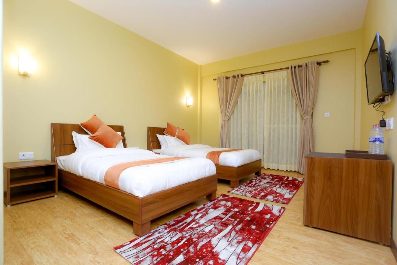Om Gaura Hotel Pokhara Esterno foto