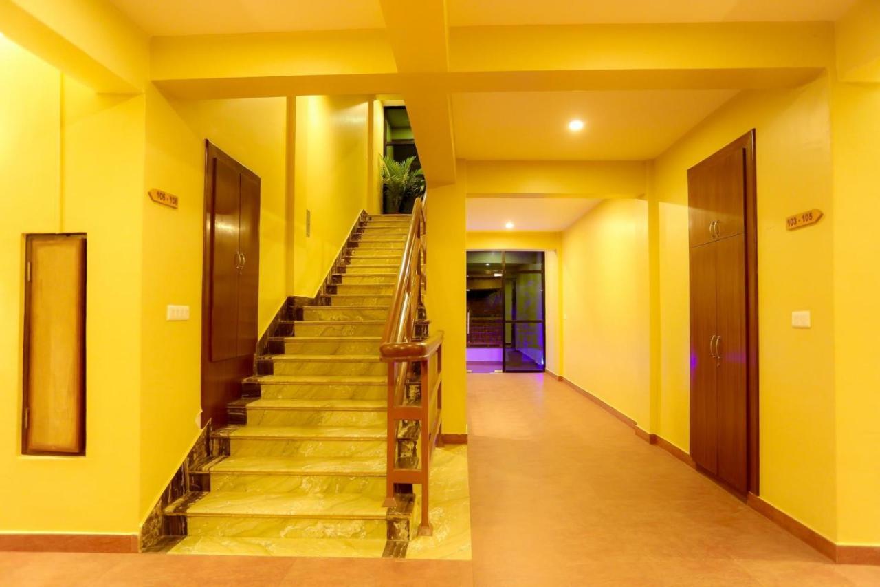Om Gaura Hotel Pokhara Esterno foto
