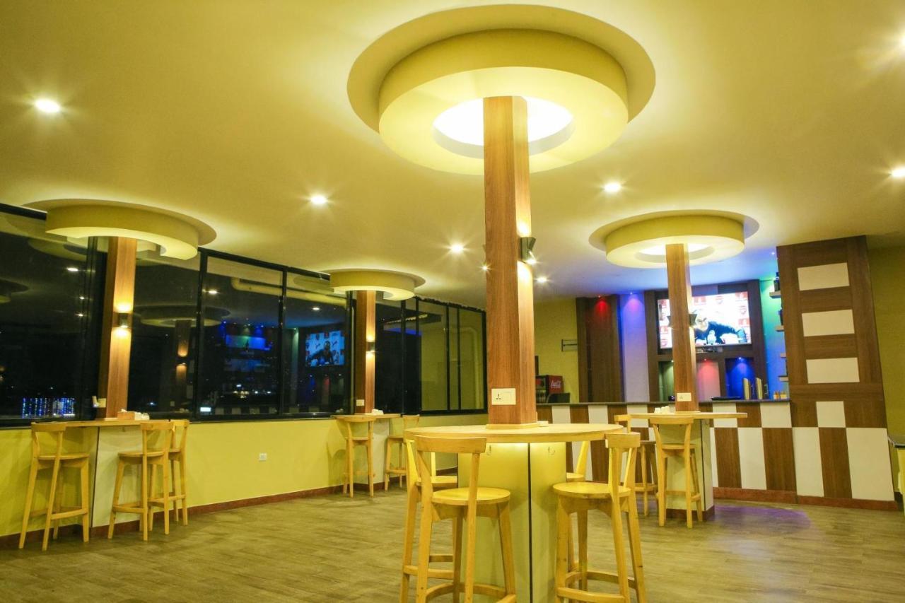 Om Gaura Hotel Pokhara Esterno foto