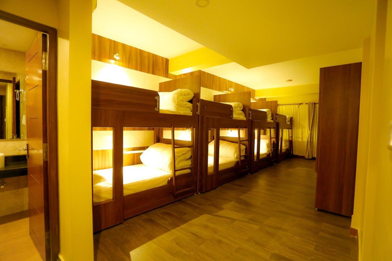 Om Gaura Hotel Pokhara Esterno foto