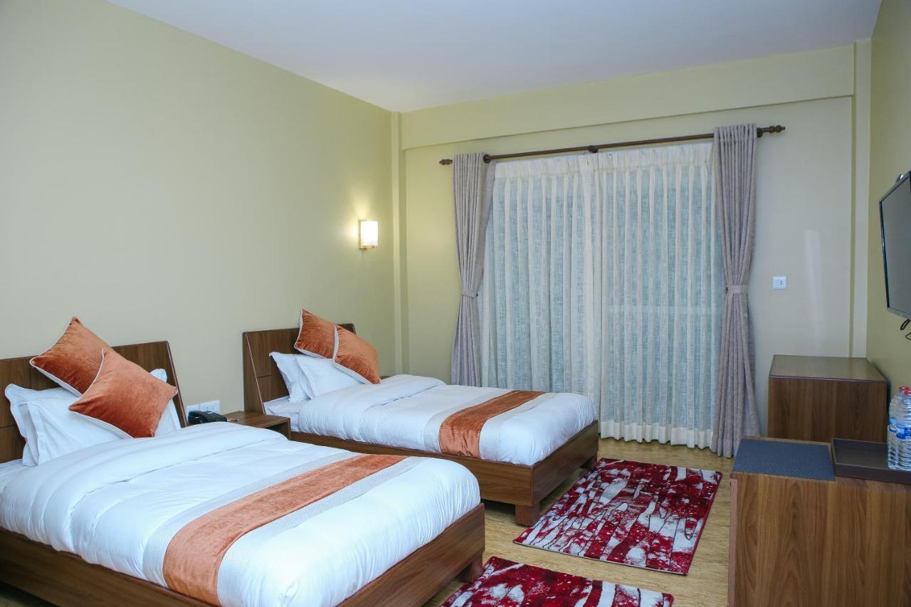 Om Gaura Hotel Pokhara Esterno foto