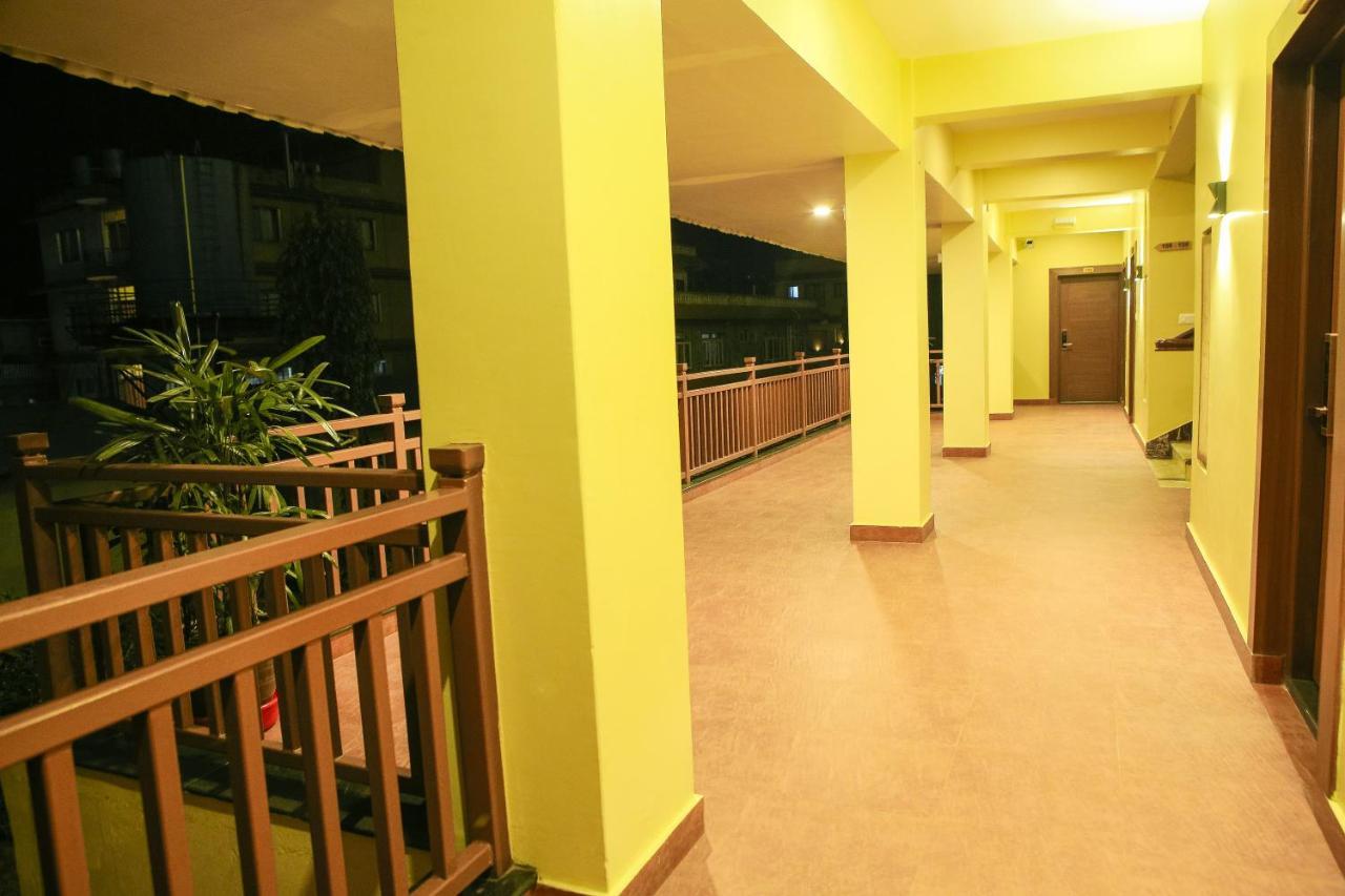 Om Gaura Hotel Pokhara Esterno foto