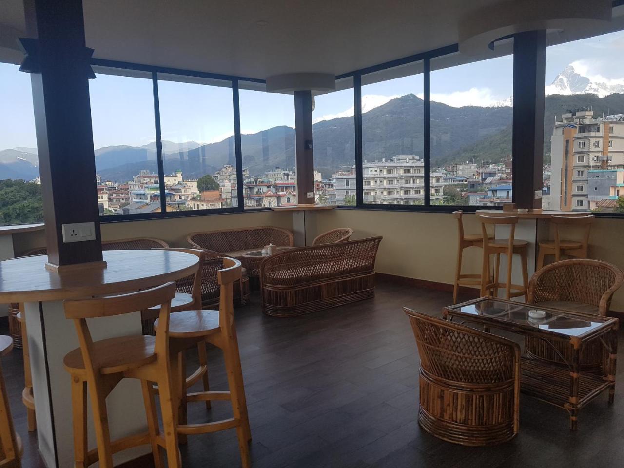Om Gaura Hotel Pokhara Esterno foto