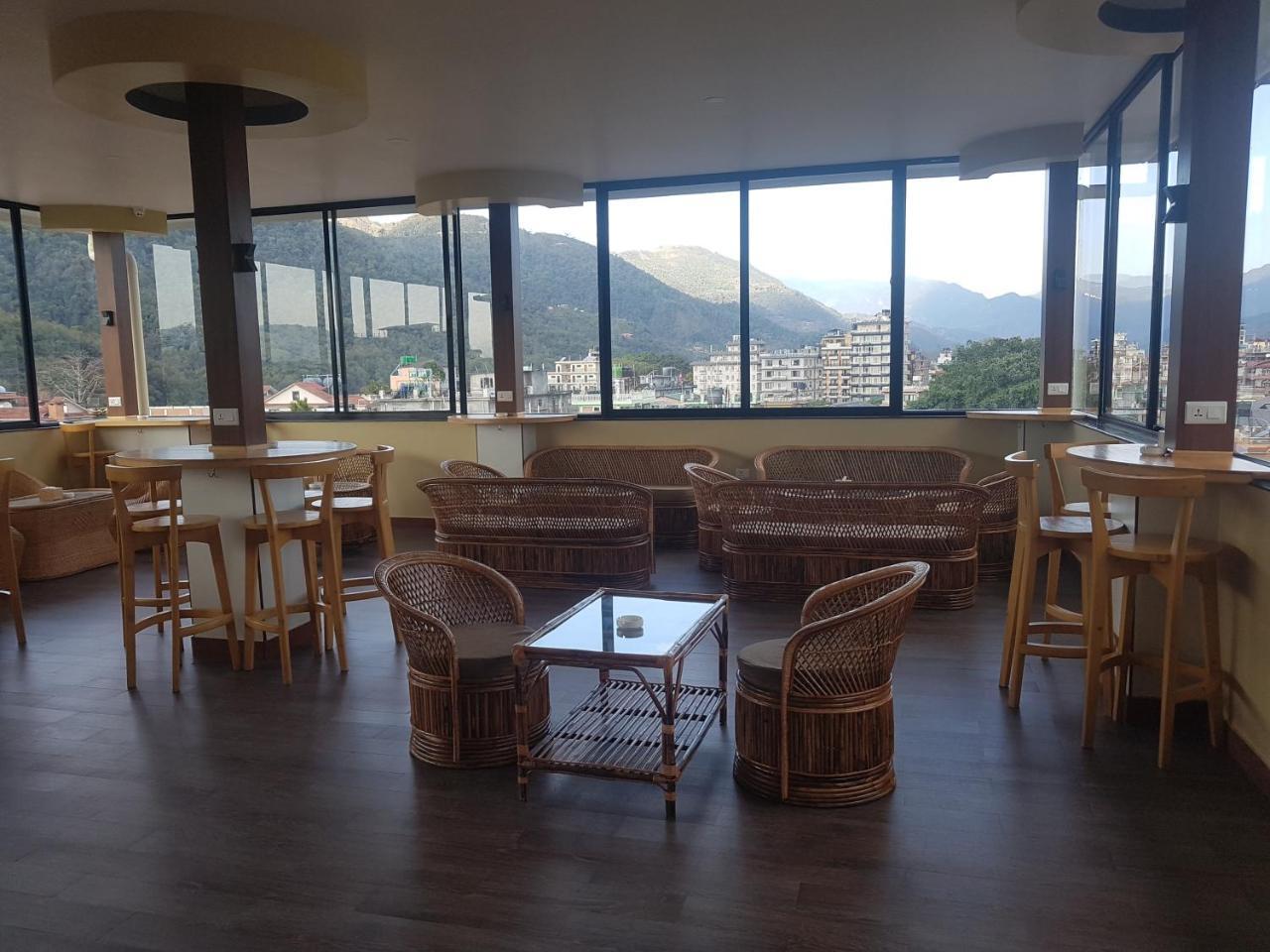 Om Gaura Hotel Pokhara Esterno foto