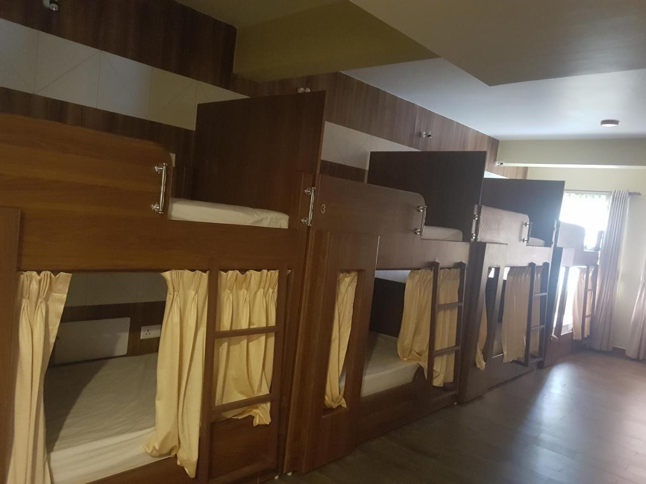 Om Gaura Hotel Pokhara Esterno foto