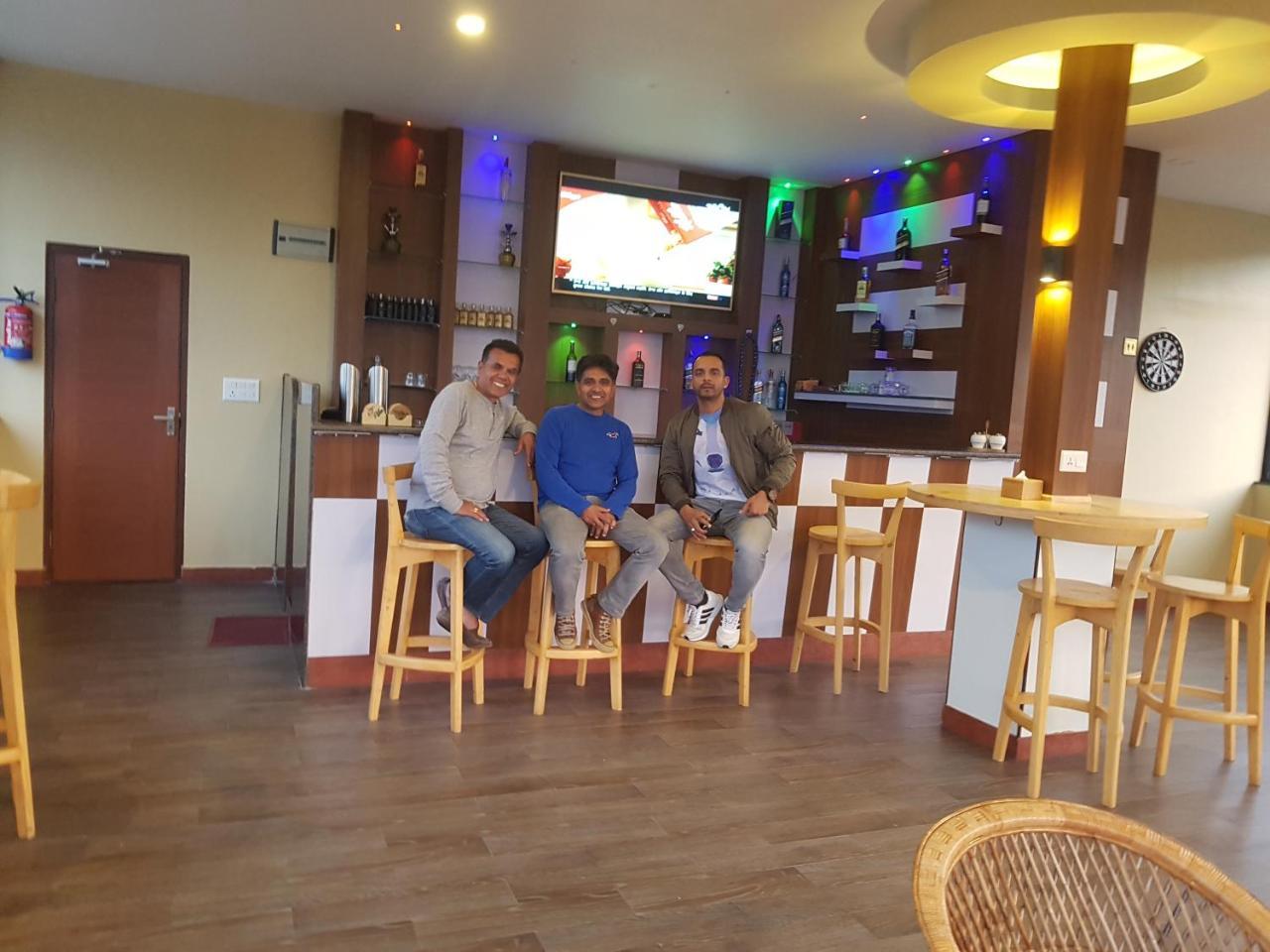 Om Gaura Hotel Pokhara Esterno foto